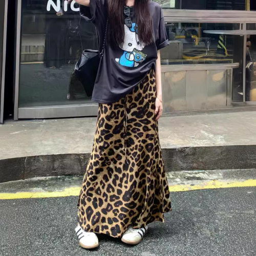 野性风格豹纹印花开叉半身裙