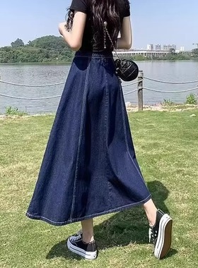 Denim skirt with a large swing深蓝色薄款牛仔面料大摆半身裙女