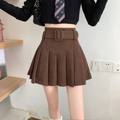 搭配腰带宽条纹百褶裙