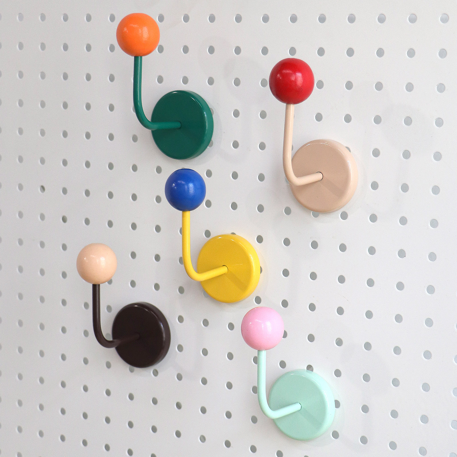 彩色创意多巴胺磁吸挂钩免钉打孔收纳装饰洞洞板冰箱贴玄关入户