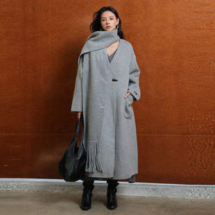 黑标BAIZHUO冬季 落肩慵懒风纽扣驼绒围巾毛呢外套女AZ44DY137 新款