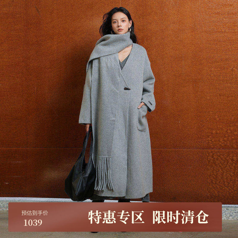 黑标BAIZHUO冬季新款落肩慵懒风纽扣驼绒围巾毛呢外套女AZ4