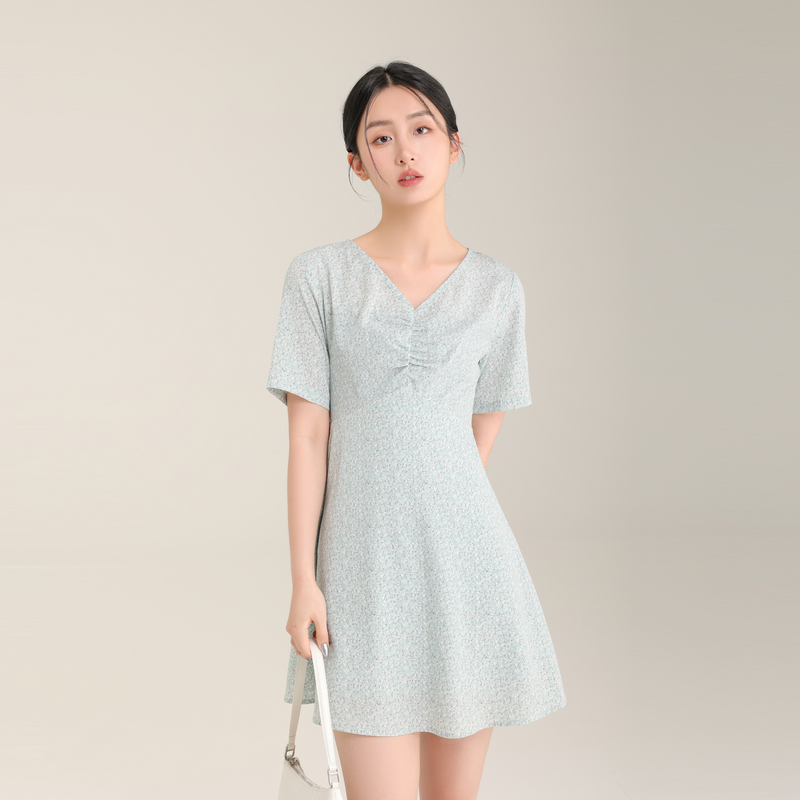 AIRIQI夏季新款V领碎花连衣裙收腰褶皱法式甜美小裙子AH32LQ401