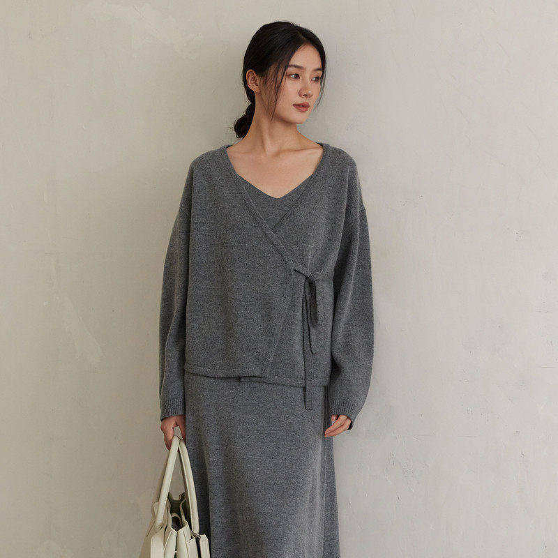 AIRIQI秋季新款慵懒松弛新中式斜襟系带羊毛针织开衫女AH43