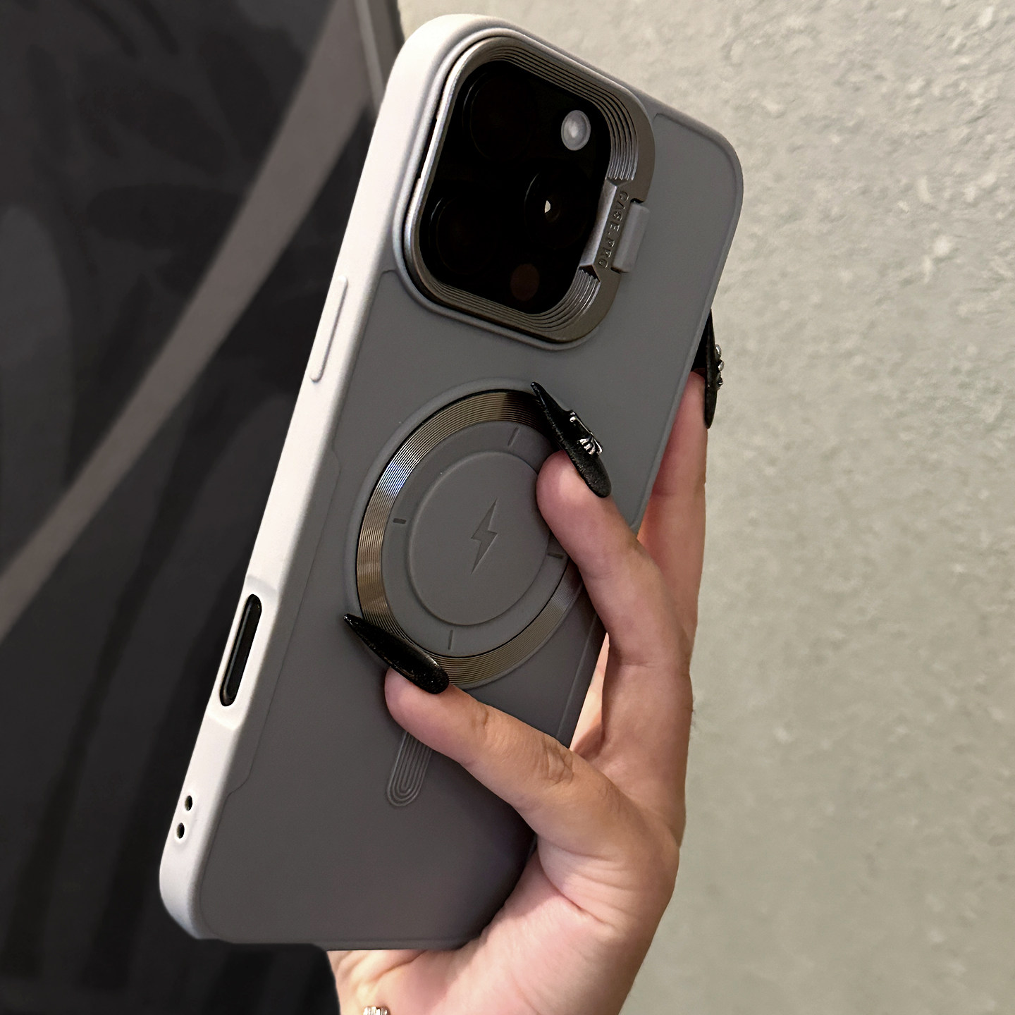 【隐藏支架】高级感磁吸手机壳