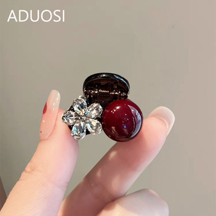 2025新款高级感红色珠珠迷你小号抓夹女侧边刘海鲨鱼夹头饰碎发夹