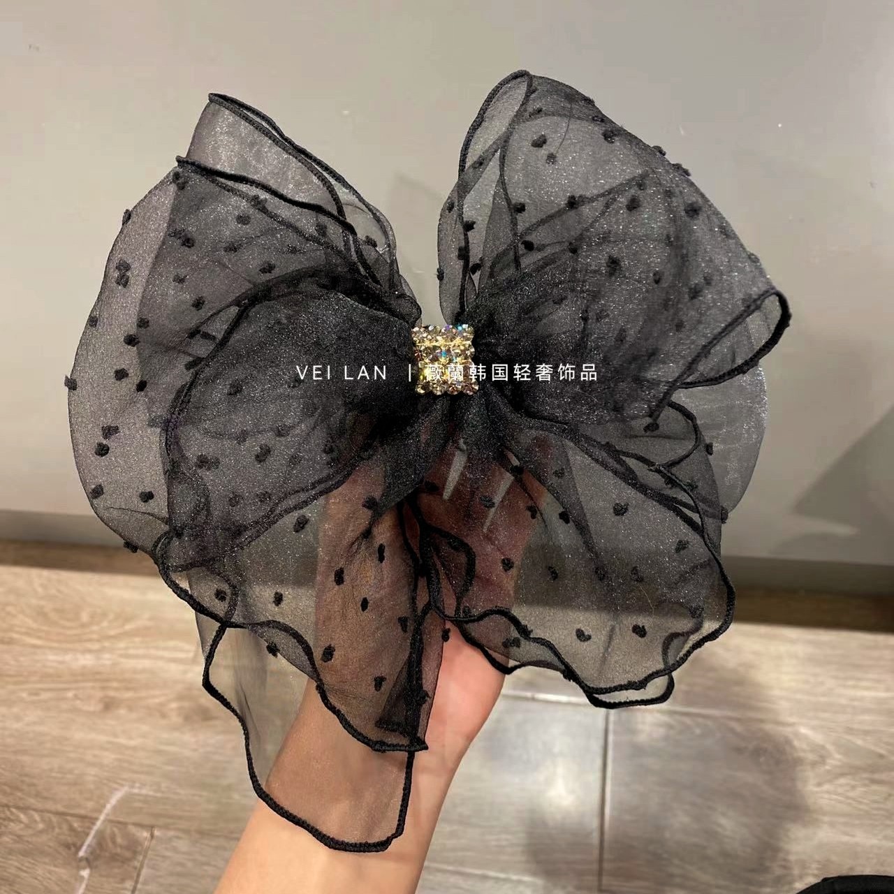 超大蝴蝶结发夹前面可看到头花
