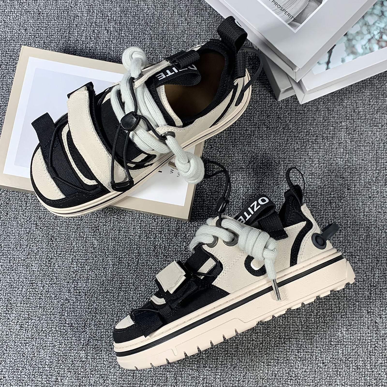 2026新款丑萌鞋女平底透气休闲鞋小众百搭防滑板鞋系带增高女鞋