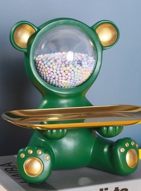 Plutus cat is placed in porch key cosmetics receive