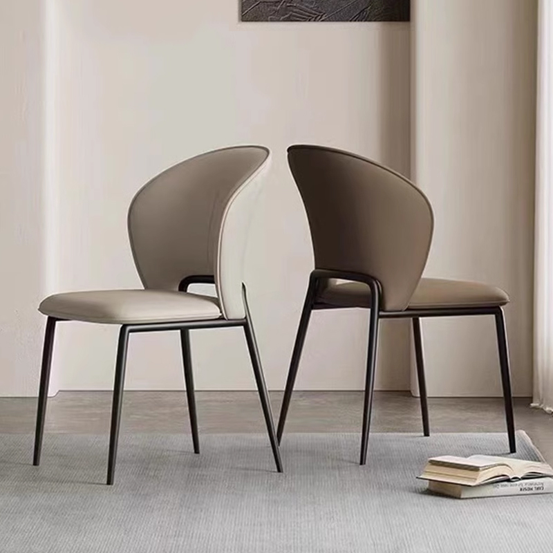 意式轻奢餐椅家用高档设计师款软靠背咖啡椅子酒店饭桌生态皮椅子