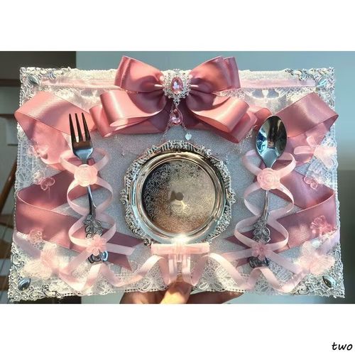 新款痛包扎板粉银黑系背景板