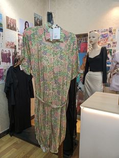 monki小碎花花园油画风印花图案棉绸翻领腰带衬衫裙商场撤柜品牌