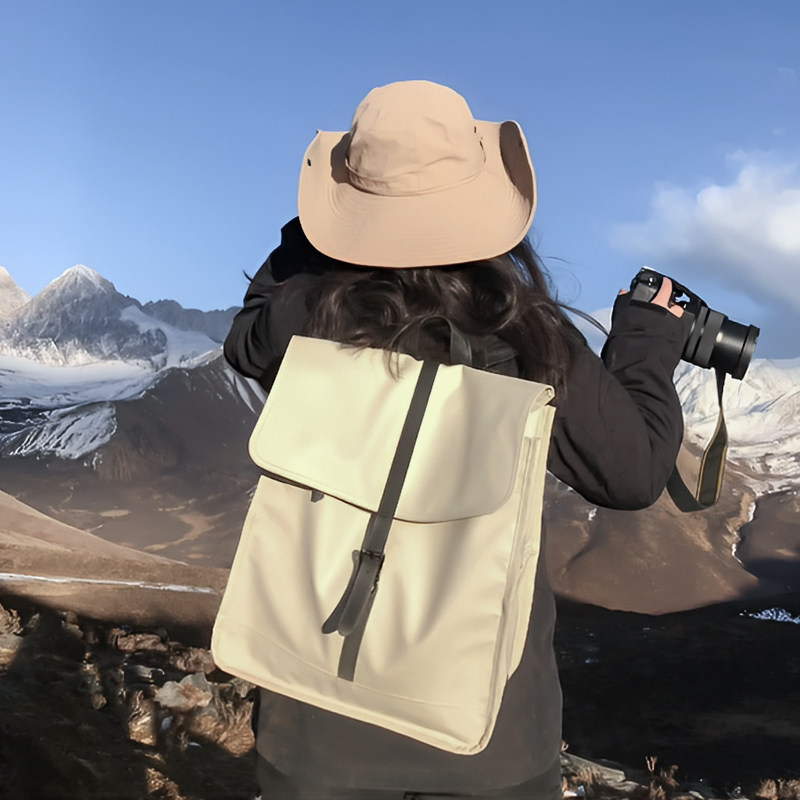 2025新款英伦风防水旅行双肩包男女皮质通勤电脑背包学生简约书包