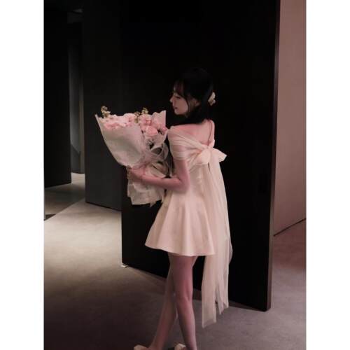 白色法式高级感蝴蝶结订婚礼服