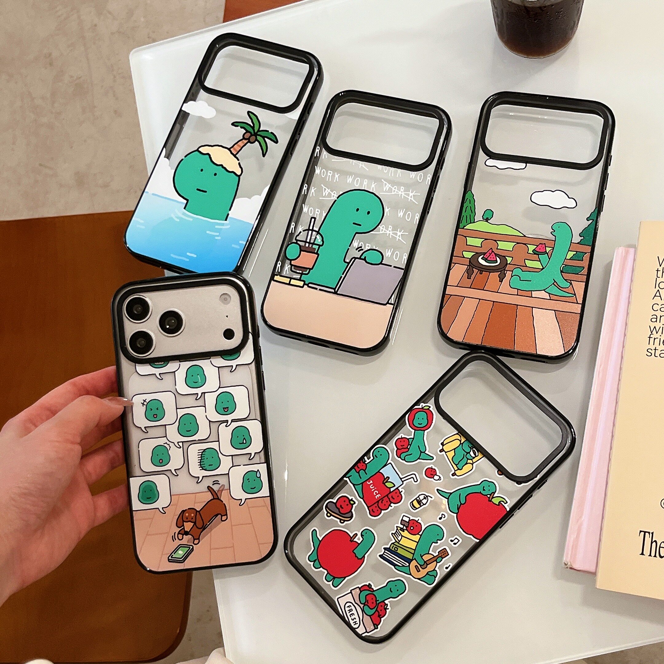 C潮牌动漫小恐龙17壳适用iPhone17ProMax绿色恐龙14pro磁吸创意苹果16亚克力15手机壳防摔情侣保护12