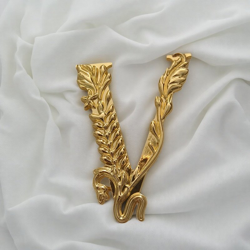 意式家具范家思哲LOGO轻奢V形字母五金沙发茶几椅子包包装饰配件