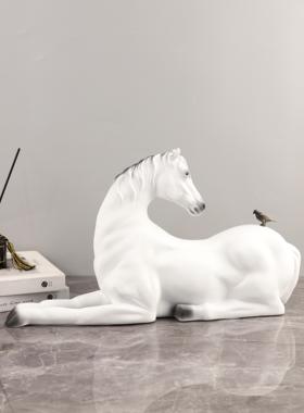 抽象树脂白色骏马动物雕塑摆件