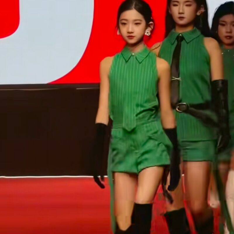 儿童童模比赛高级感气质绿色无袖翻领套装女童演出服时尚表演服装