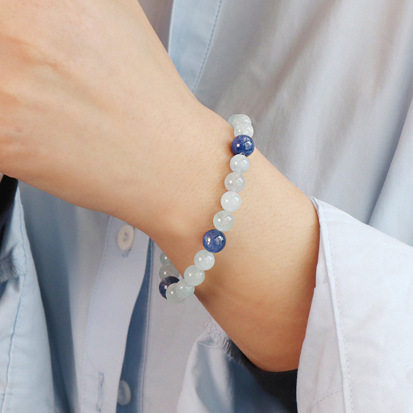 天然海蓝宝水晶手链女款2026新款轻奢小众精致蓝晶石补水串珠手串