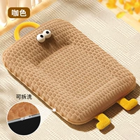 Теплая шапка [светло-коричневая] мягкая и удобная.