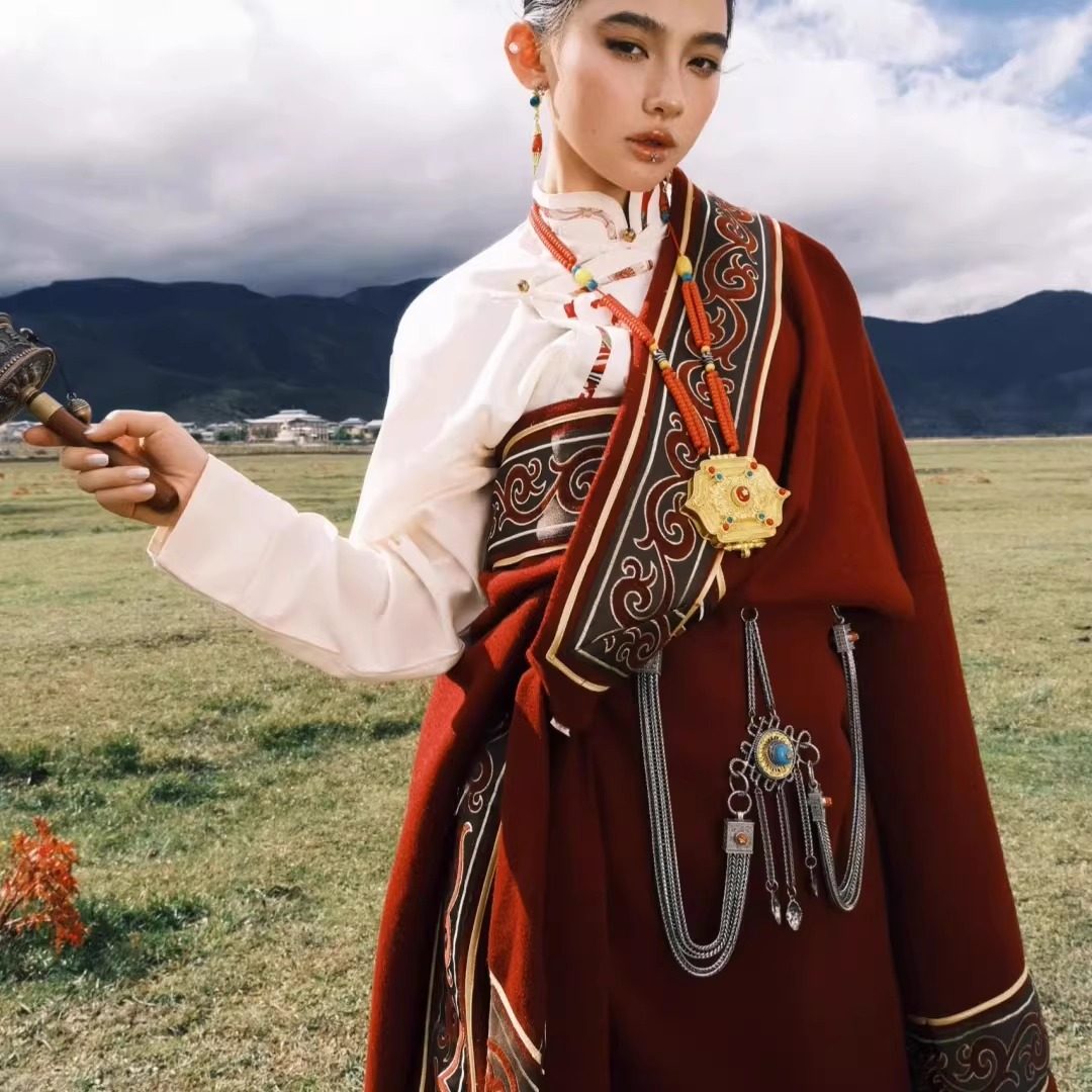 2026新款红色藏袍婚庆旅拍