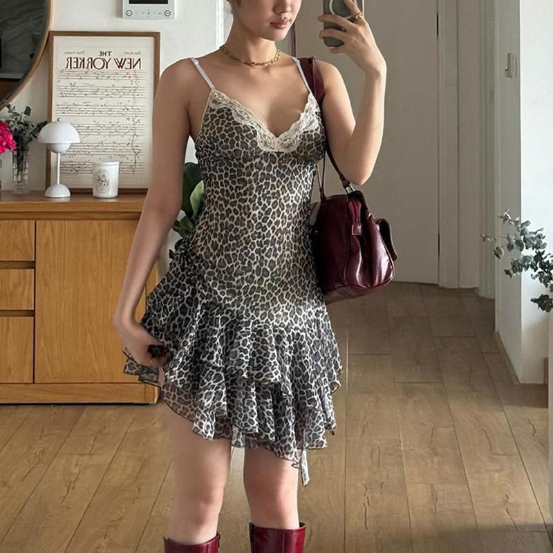 Hot girl leopard print suspender dress sexy low-cut waist