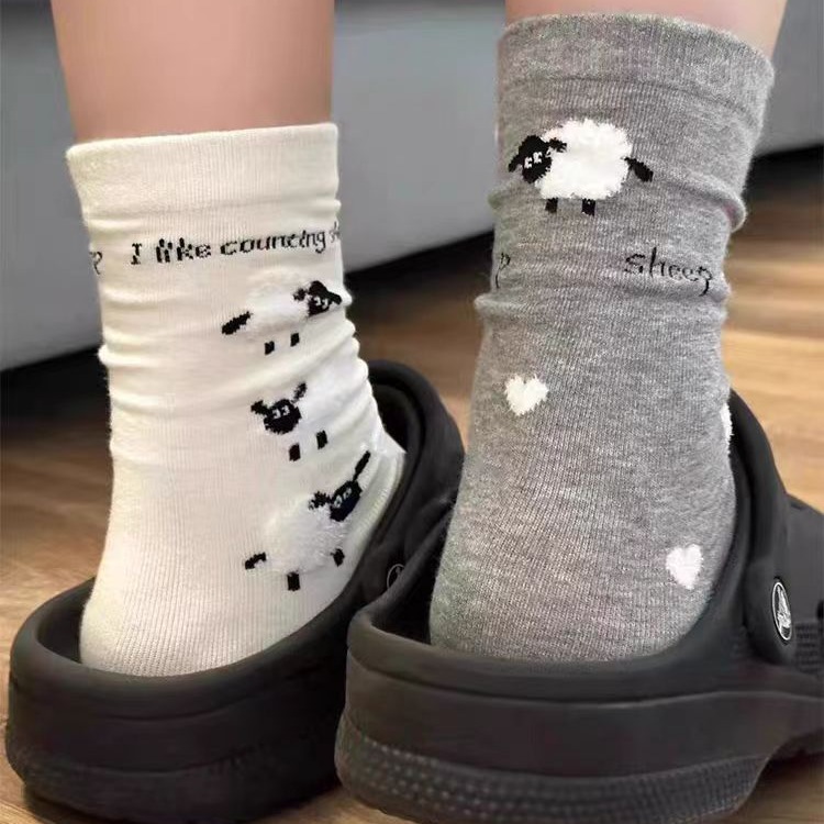 袜子女韩系中筒袜学院风ins设计感卡通小绵羊早秋可爱女棉袜春夏