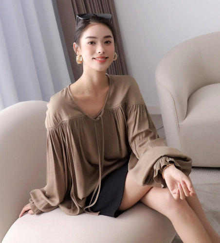 立体剪裁垂感宫廷风衬衣女