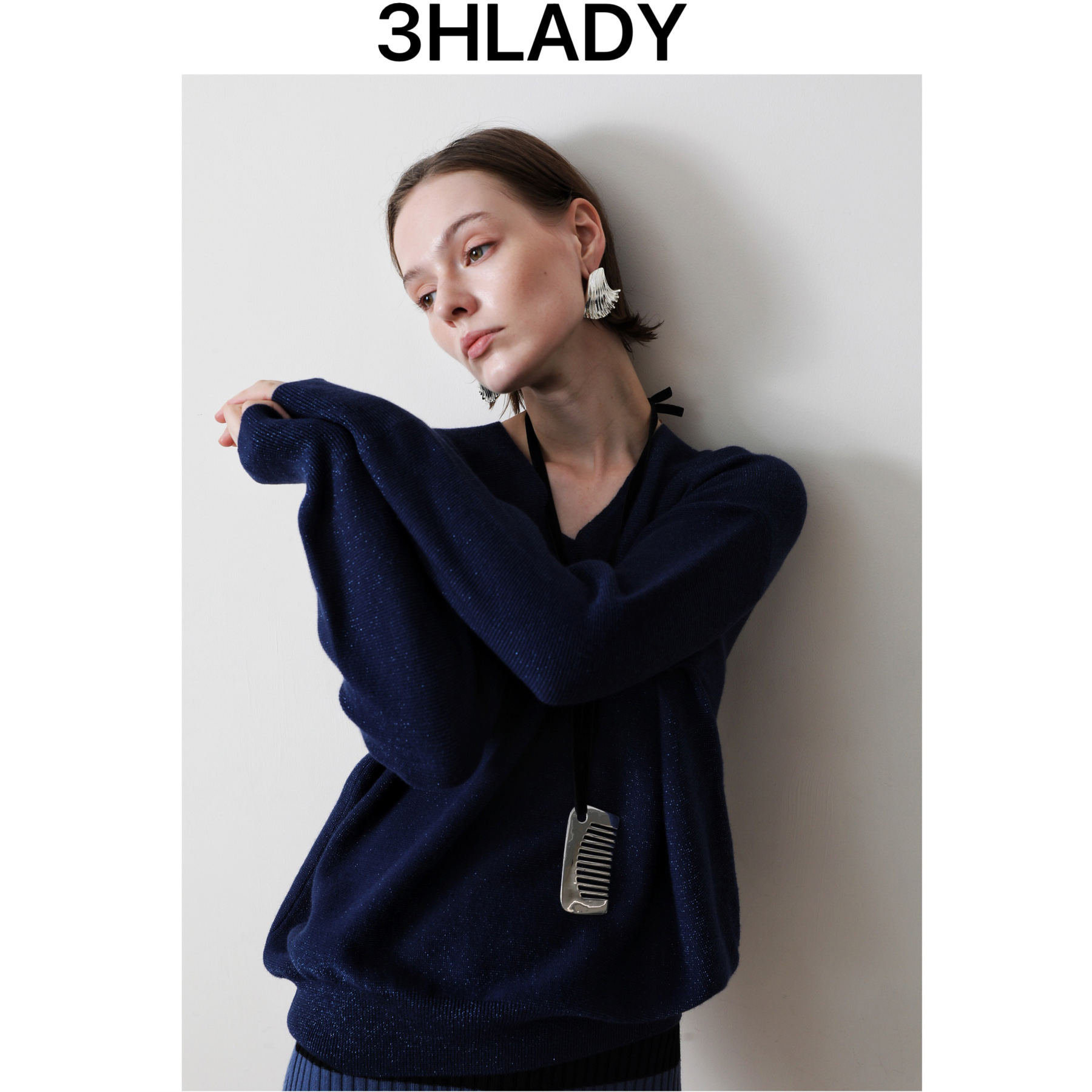 3HLADY |  意大利进口银丝 + 美丽诺羊毛双V领午夜蓝色毛衣