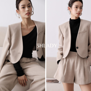 3HLADY随性轻尚|浅沙砾弧摆一粒扣羊毛绒短款外套/阔腿裤/短裤