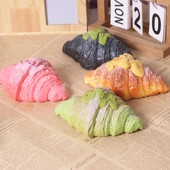 慢回弹可颂面包捏捏仿真牛角包慢回弹面包包包挂件显眼包拍摄道具