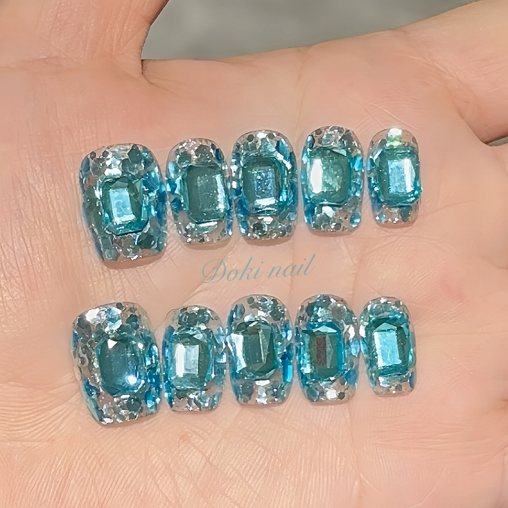 纯手工穿戴甲2025新款夏日蓝色爆闪亮片高级感显白短甲美甲成品贴