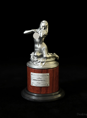 龙飞兔舞 90MM  桌面装饰品树脂摆件 吻头女人   LTCP-373/