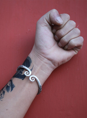 紧箍咒手工定制银手镯浮雕