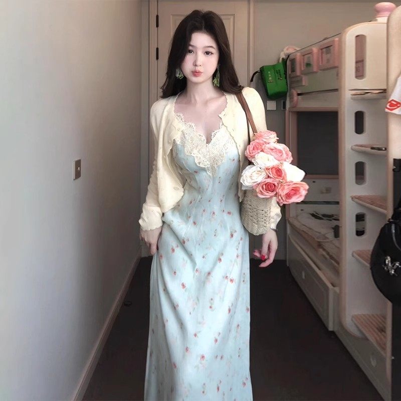 纯欲风蕾丝拼接v领碎花吊带连衣裙子女春季2025新款海边度假长裙