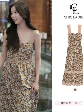 宋妍霏同款碎花吊带连衣裙女夏蕾丝拼接大摆裙茶歇桔梗初恋长裙子