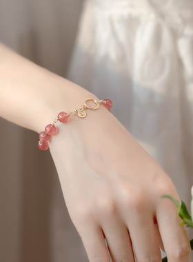 向往-招桃花天然草莓水晶粉晶手链女生小众设计转运珠生日礼物