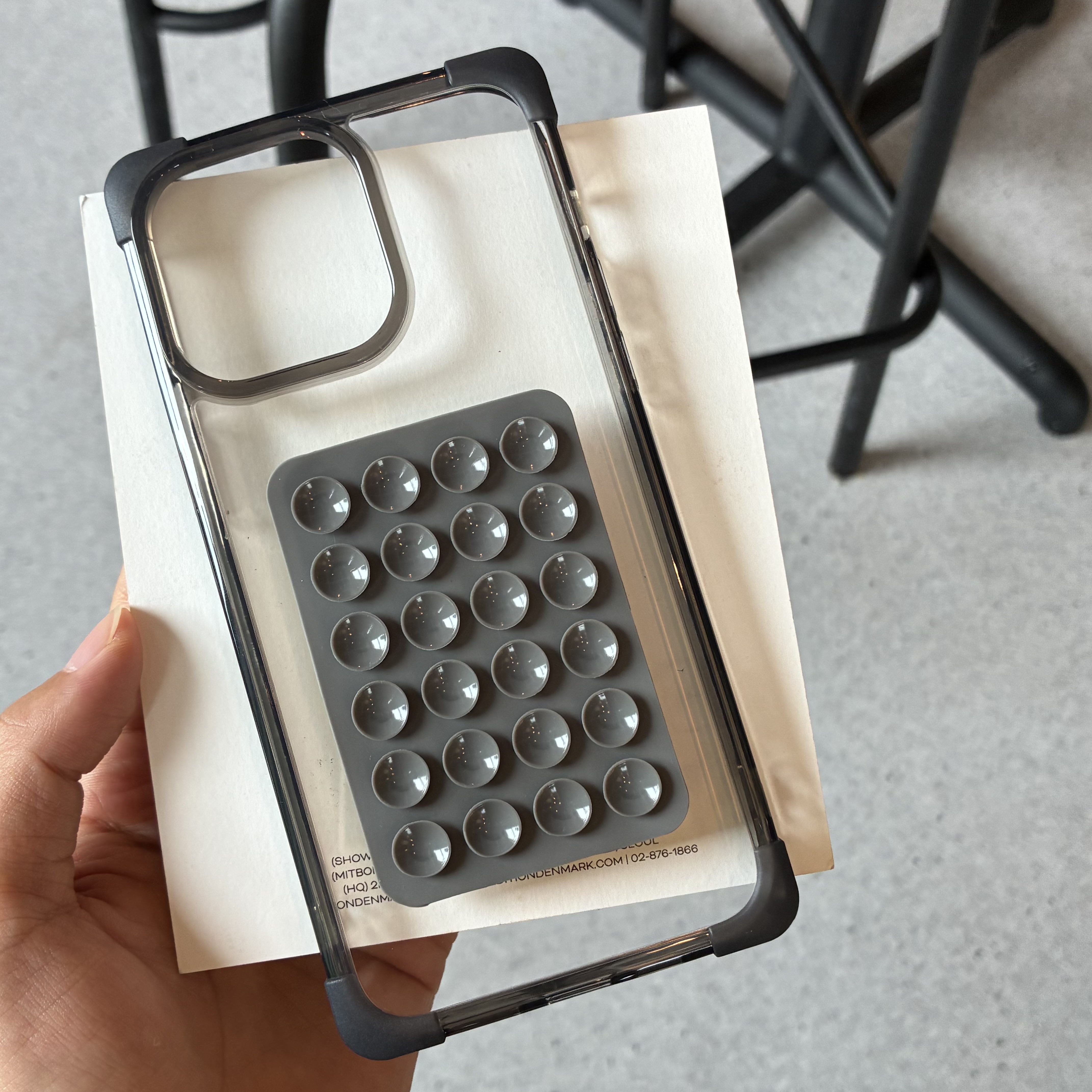 墨黑16XSMAX四角凸起防摔高透背面亚克力深灰色吸盘搭配16Promax博主ins透黑边框个性吸盘贴12/13/14PM15plus