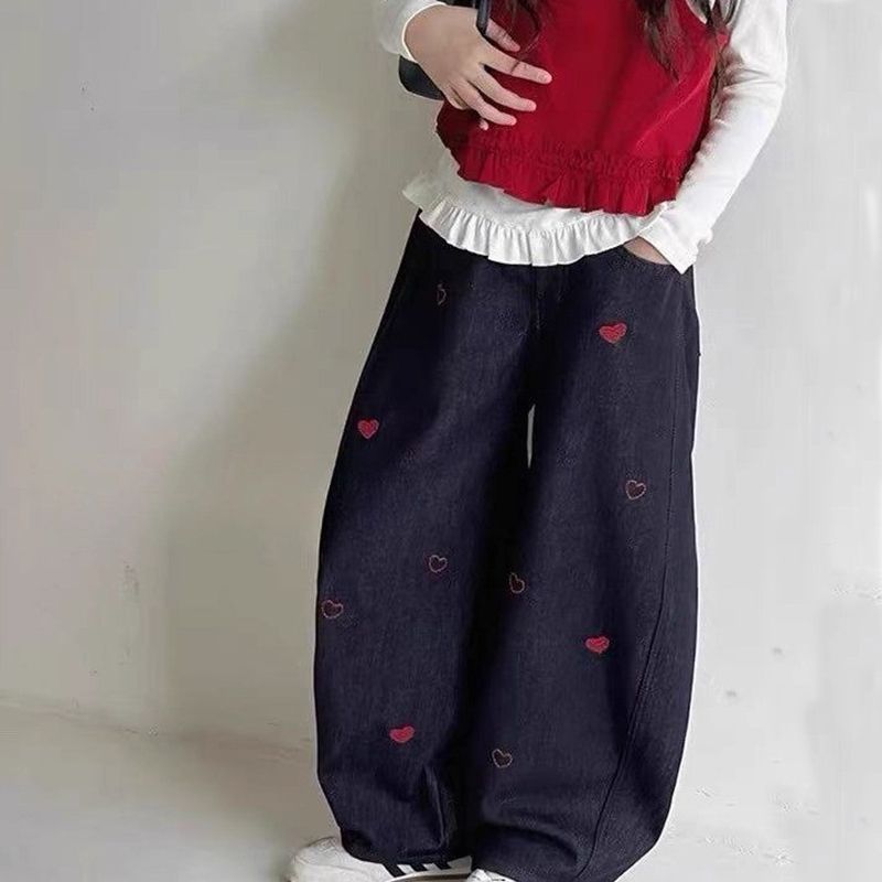 女童爱心刺绣牛仔弯刀裤