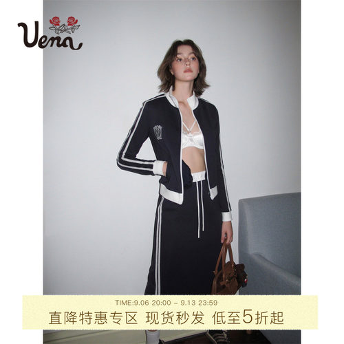 Uena藏青色徽章刺绣套装