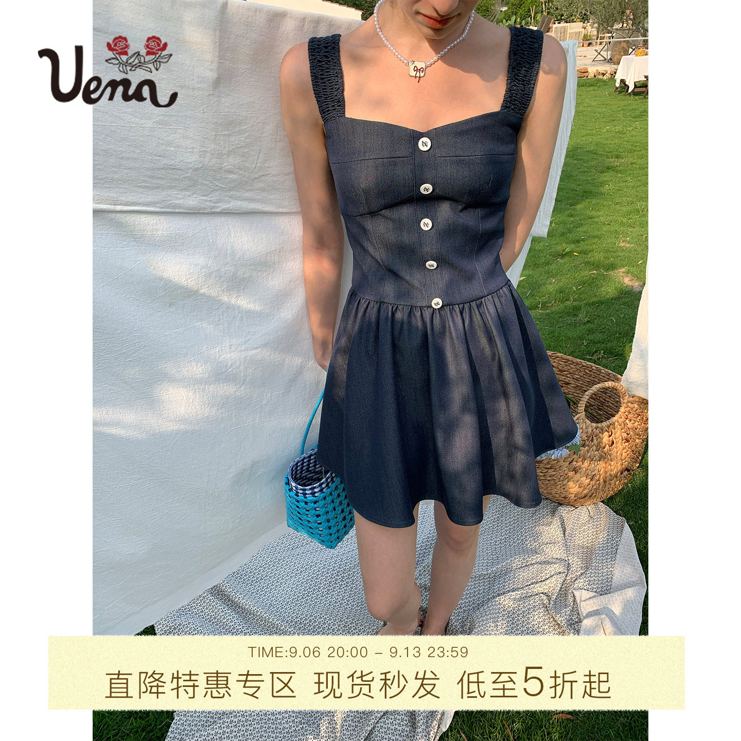 Uena藏蓝色收腰吊带蓬蓬连衣裙图片