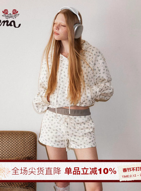 【莫奈的花信】Uena米色碎花短款落肩袖连帽卫衣A字休闲短裤套装