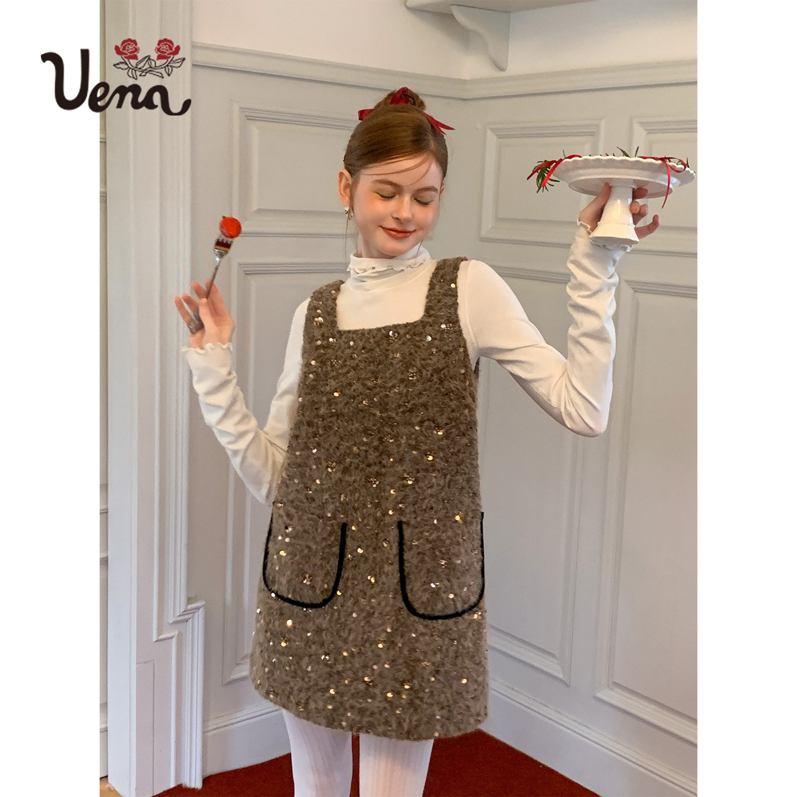 【柒柒Moon直播间】Uena棕色亮片粗花毛呢后背绑带背带连衣裙,女装/女士精品,连衣裙,淘宝优惠券,粉丝福利购,淘宝优惠卷