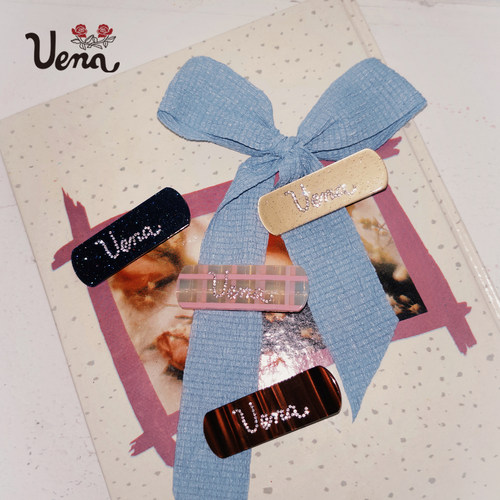 Uen字母烫钻卡扣式发夹