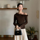 爱西里冬季 百搭上衣 温柔风毛边设计斜肩两穿慵懒风针织衫 新款 法式