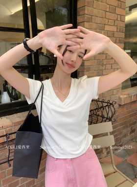 韩版简约黑色百搭短袖t恤女爱西里23夏季新款温柔V领正肩短款上衣