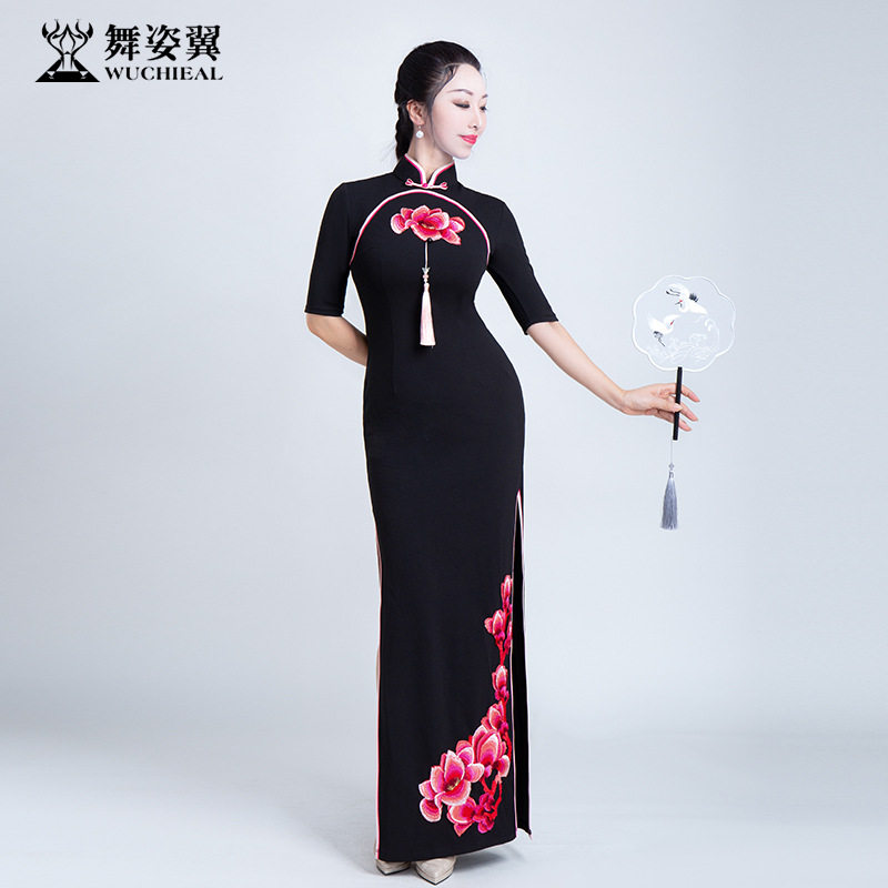 2026新款长款优雅中国风妈妈演出旗袍走秀端庄女古典舞服高级感
