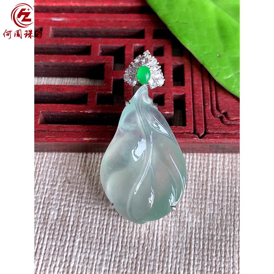何周珠宝 缅甸天然A货翡翠 18k金伴钻镶嵌冰种随形晴水叶子吊坠