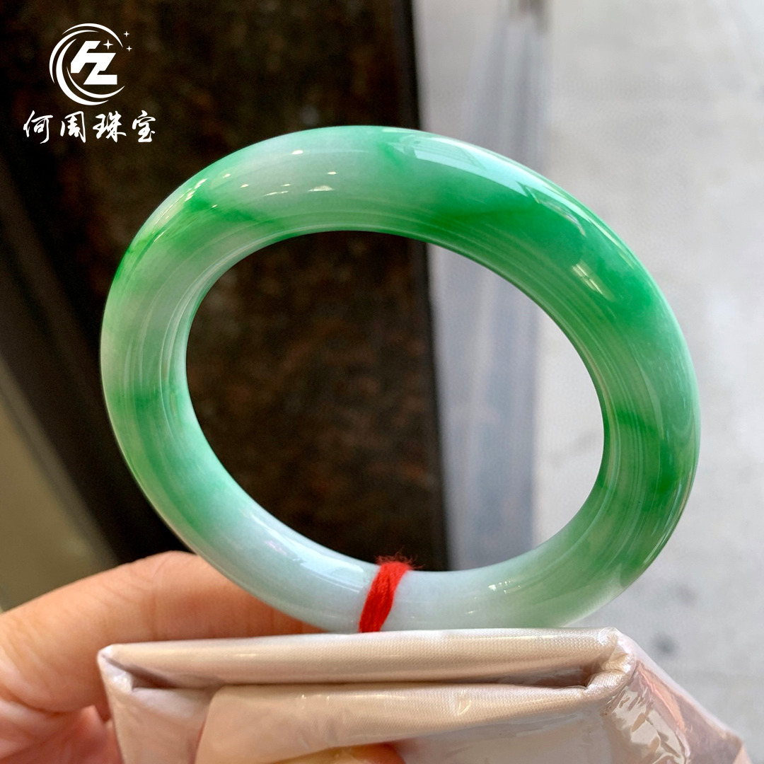 何周珠宝 缅甸天然A货玉石翡翠 老坑冰种飘阳绿圆条手镯53-54圈口