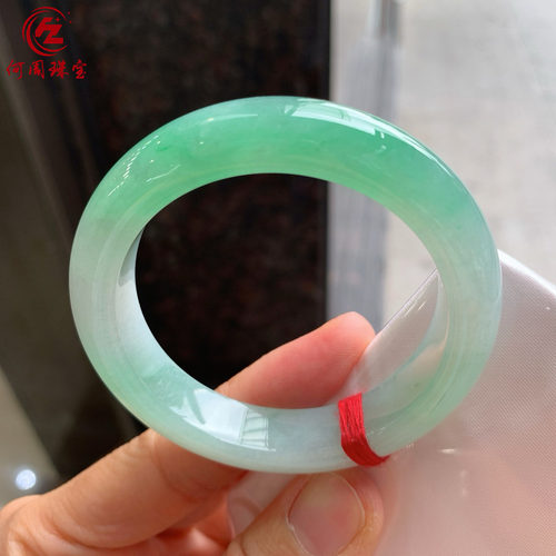 何周珠宝缅甸天然A货玉石翡翠 老坑冰种飘绿正装手镯51-52圈口